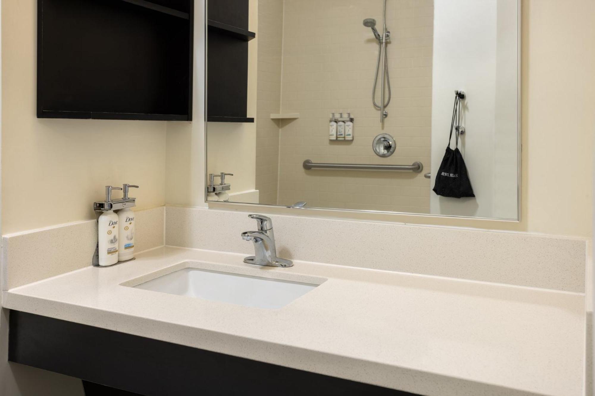 Candlewood Suites Philadelphia - Airport Area By Ihg Chester Exterior photo